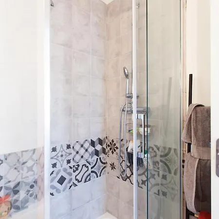 Superb Bright Apt With Patio Apartment